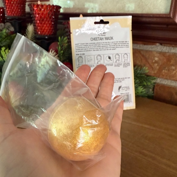 Epielle Cheetah Mask with Large Gold Shimmer Bath Bomb NWT - Picture 4 of 5